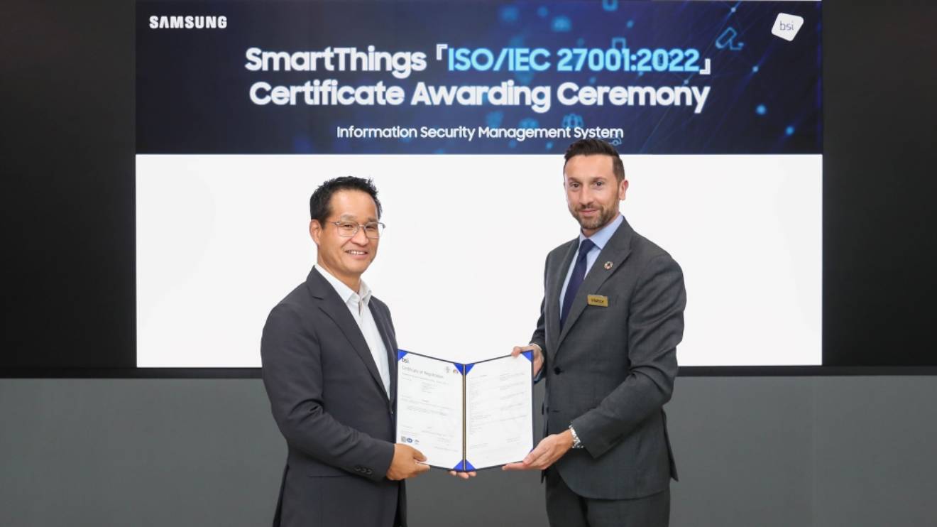 Seungbum Choi, Executive Vice President and Head of Device Platform Center at Samsung Electronics, (Right) Harold Pradal, President of Assurance Services at BS. PHOTO/COURTESY
